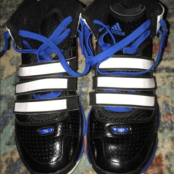 Adidas Dwight Howard shoe - Picture 1 of 2